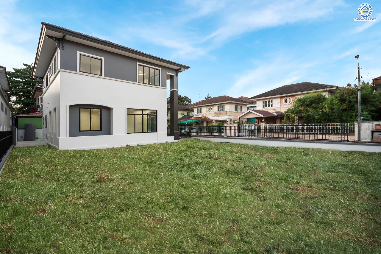 บ้านมือสองตกแต่งใหม่ แบรนด์ LH โครงการ ชัยพฤกษ์ วัดลาดปลาดุก ตอบโจทย์ทุกการอยู่อาศัย เนื้อที่ 106 ตร.ว. พื้นที่ใช้สอยมากถึง 225.5 ตร.ม. ฟังก์ชัน 3 ห้องนอน 4 ห้องน้ำ 1 ห้องแม่บ้าน จอดรถได้ 2 คัน บนทำเลดีที่สุด! ใกล้เซ็นทรัลเวสต์เกต ทางด่วน "กาญจนาภิเษก" และรถไฟฟ้าสายสีม่วง "สถานีคลองบางไผ่"